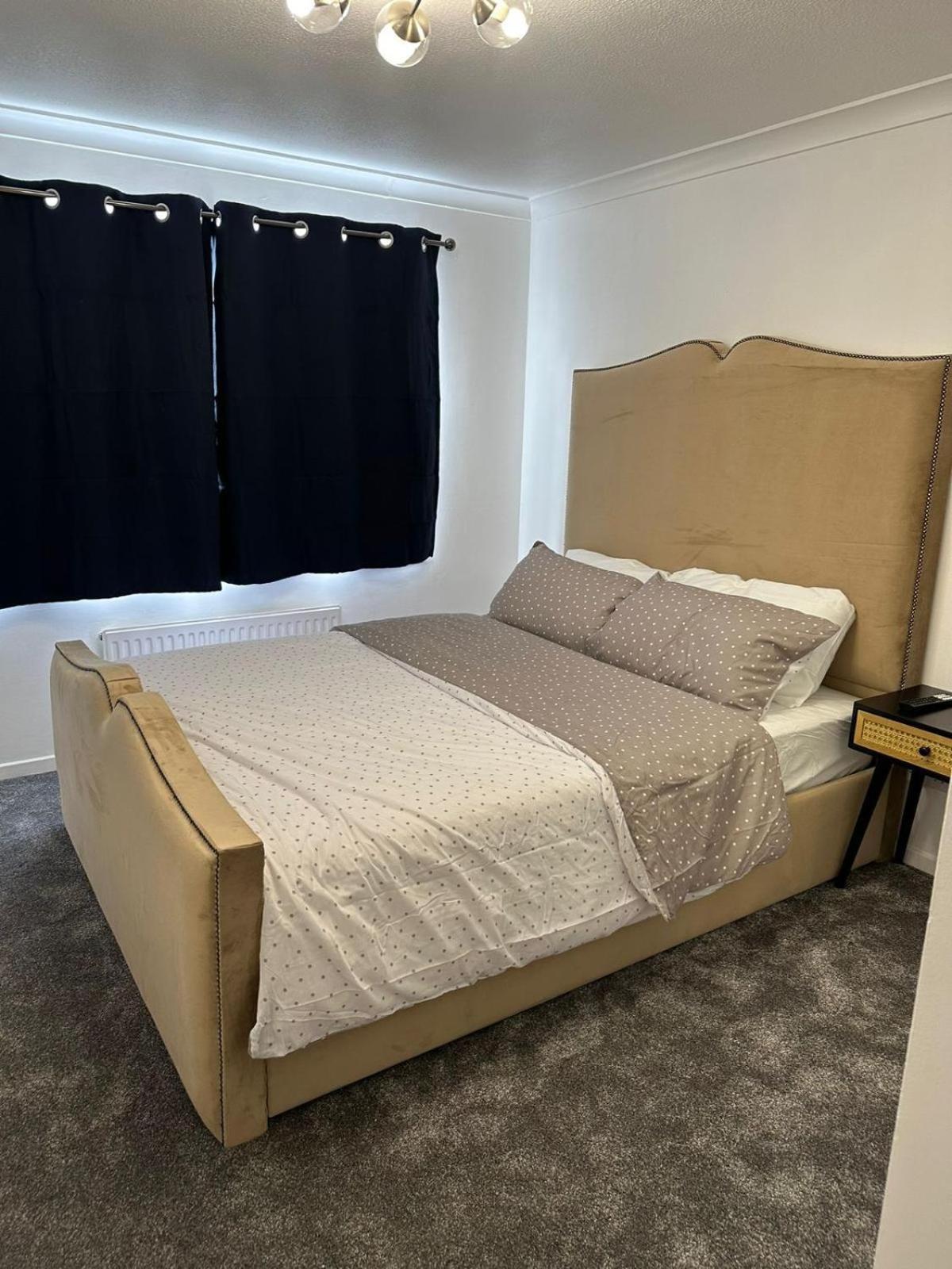Lovely Two Bedroom Flat Thamesmead  Exterior photo