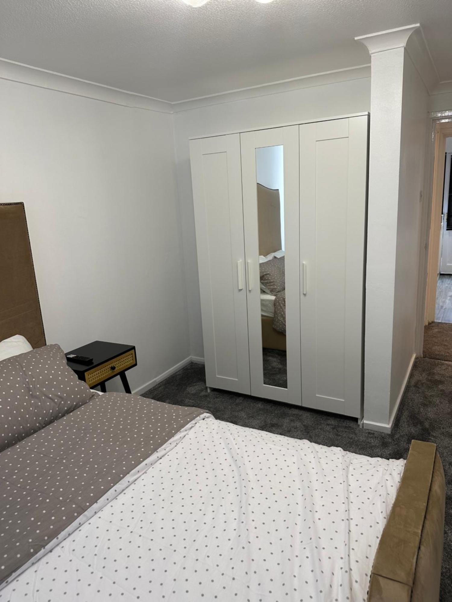 Lovely Two Bedroom Flat Thamesmead  Exterior photo