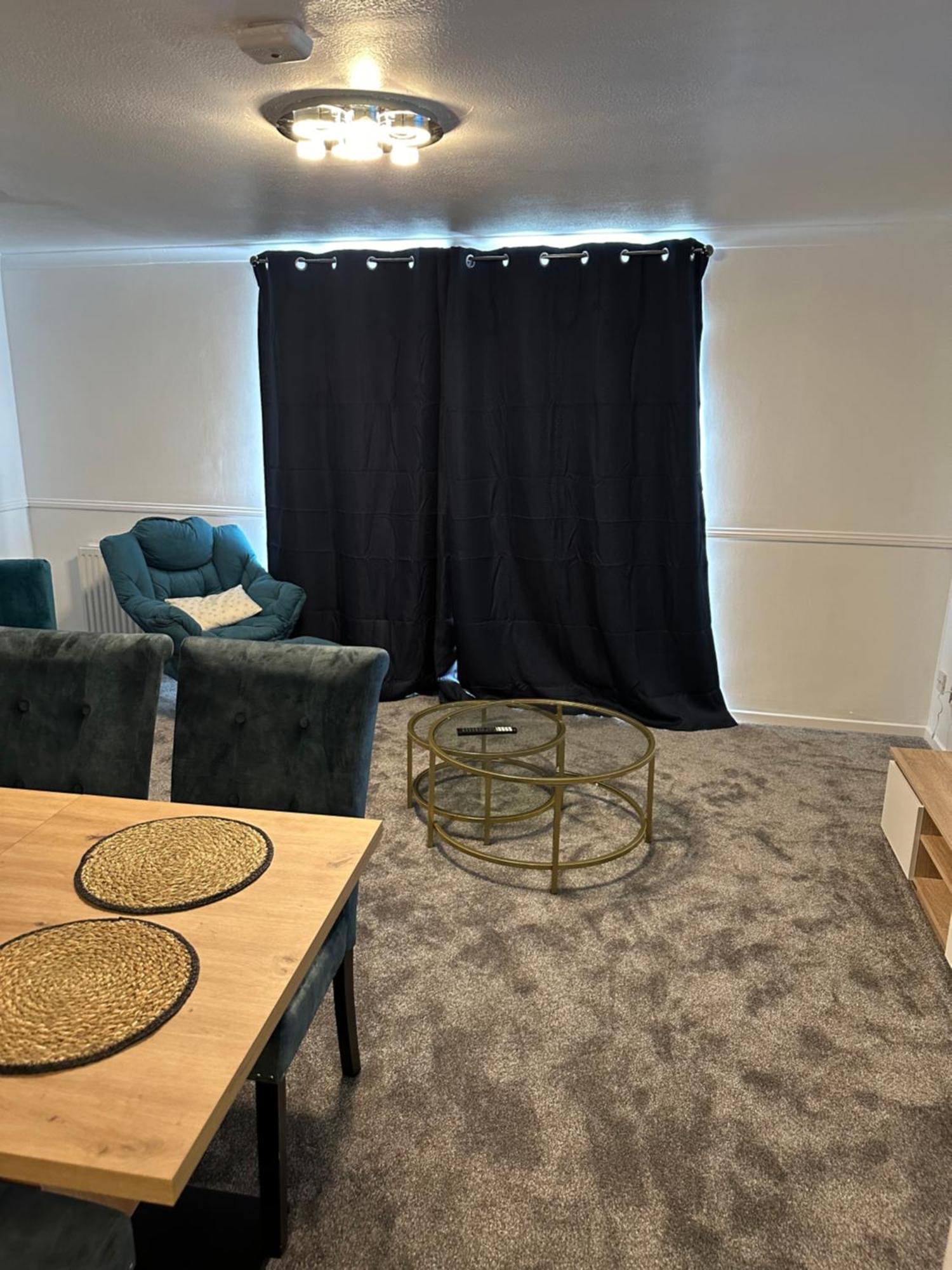 Lovely Two Bedroom Flat Thamesmead  Exterior photo