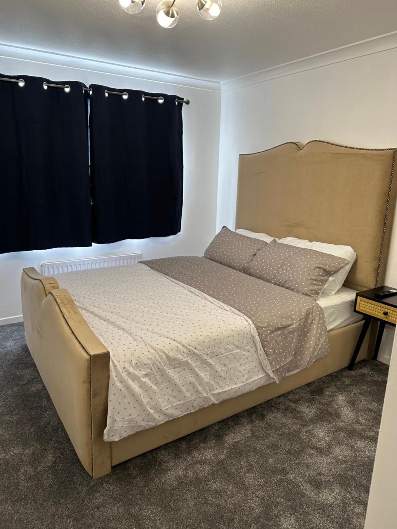 Lovely Two Bedroom Flat Thamesmead  Exterior photo